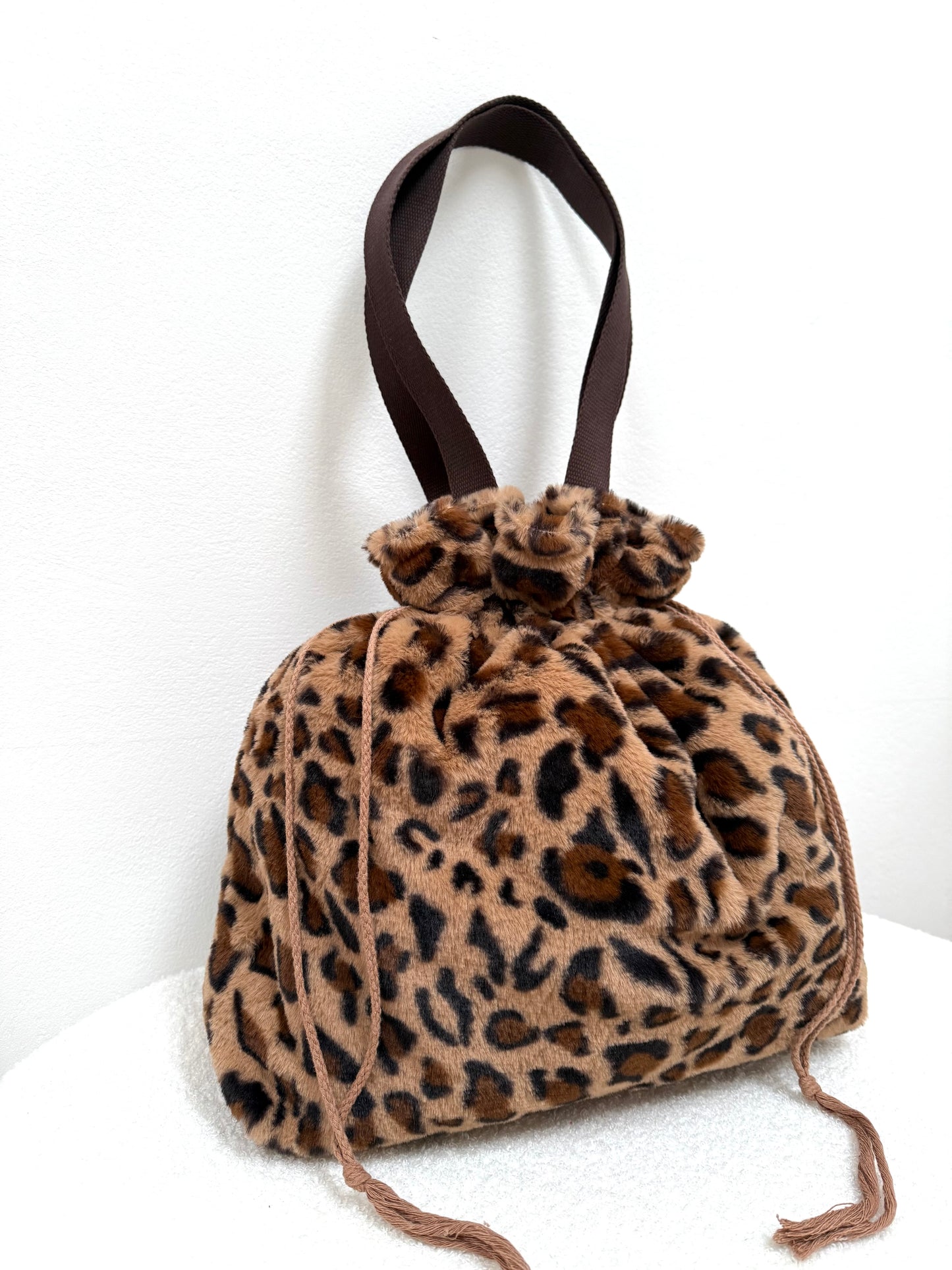 Shopper Leo
