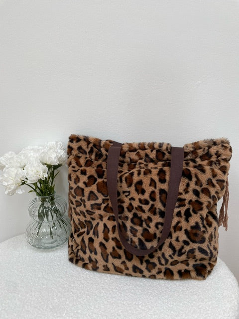Shopper Leo